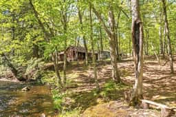 Creekfront Rustic Log Cabin