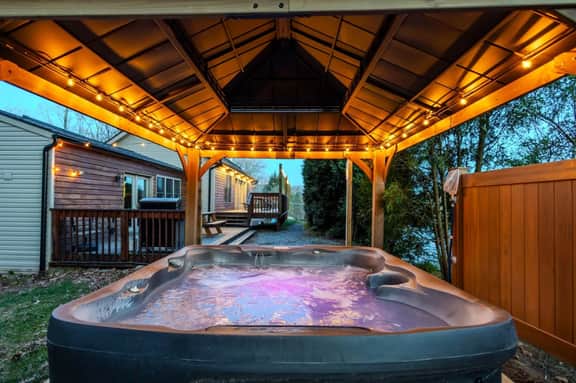 Lakefront Estate with Heated Pool & Hot Tub