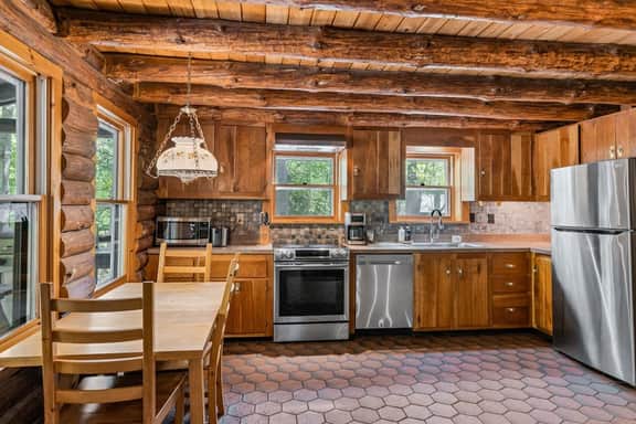 Creekfront Rustic Log Cabin