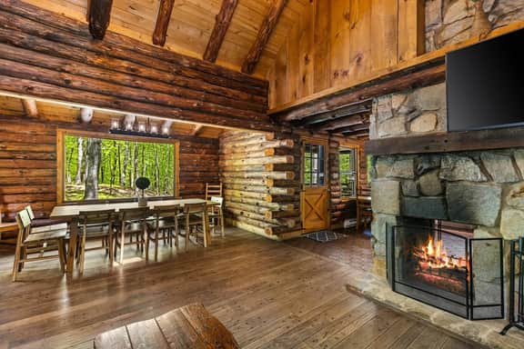 Creekfront Rustic Log Cabin